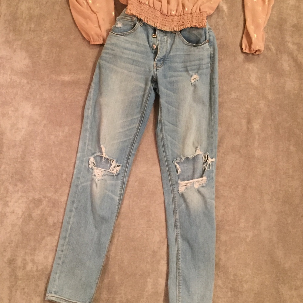 American Eagle Tomgirl distressed jeans